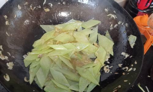 虾皮炒瓠瓜怎么做？这道菜的详细步骤是什么？