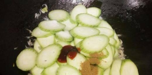 虾皮炒瓠瓜怎么做？这道菜的详细步骤是什么？