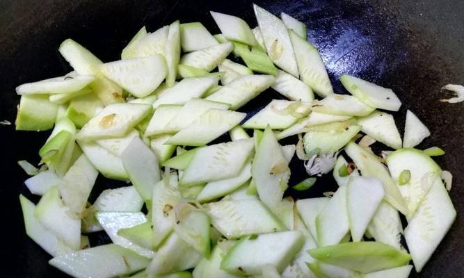 虾皮炒葫芦怎么做？这道菜的步骤和技巧是什么？