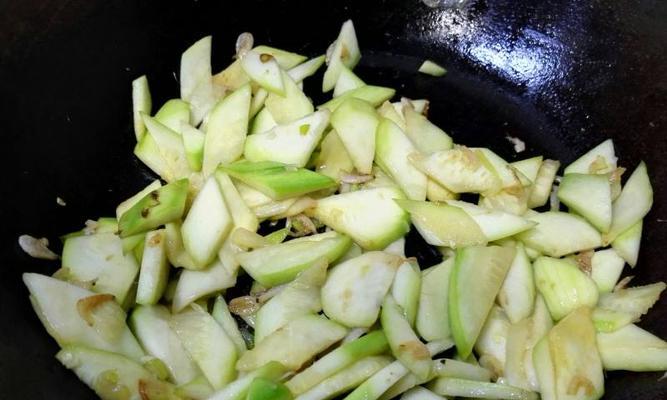 虾皮炒葫芦怎么做？这道菜的步骤和技巧是什么？