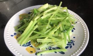 虾皮拌芹菜怎么做？有哪些健康益处？