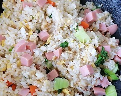 虾米蛋炒饭怎么做？步骤和技巧有哪些？