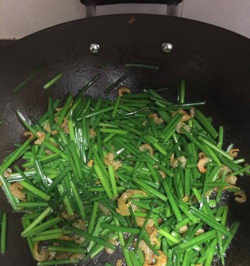 虾米炒韭菜怎么做？步骤和技巧有哪些？