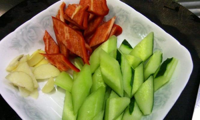 虾米炒黄瓜的做法是什么？如何炒出鲜香可口的虾米黄瓜？
