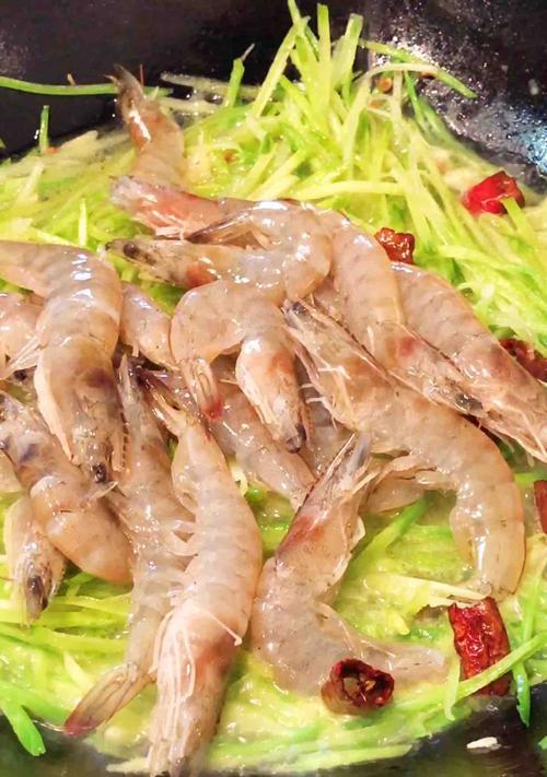 虾焖萝卜怎么做？步骤和技巧有哪些？