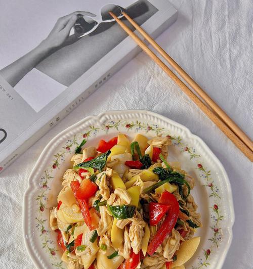 细笋彩椒烩肉怎么做？步骤和技巧有哪些？