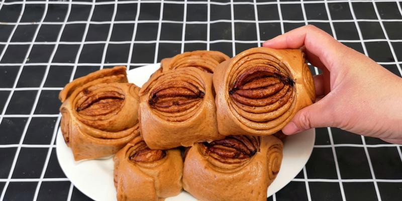 如何制作细腻柔软的红糖开花馒头？需要哪些材料和步骤？
