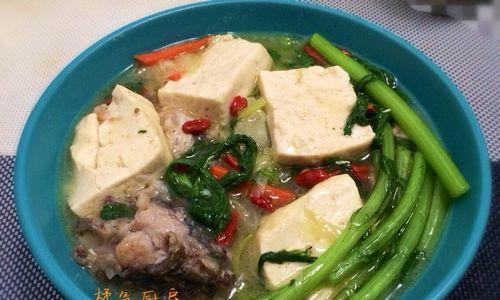 溪鱼炖豆腐怎么做？步骤和技巧有哪些？