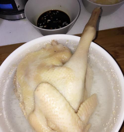 沙姜汁白切鸡怎么做？步骤和技巧有哪些？