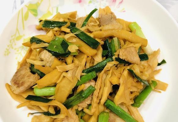 伞把菇炒肉片怎么做？步骤和技巧有哪些？