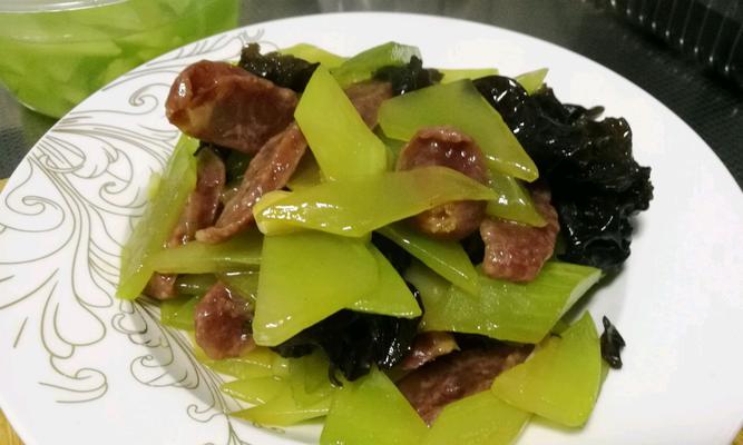 青笋炒腊肠怎么做？步骤和技巧有哪些？