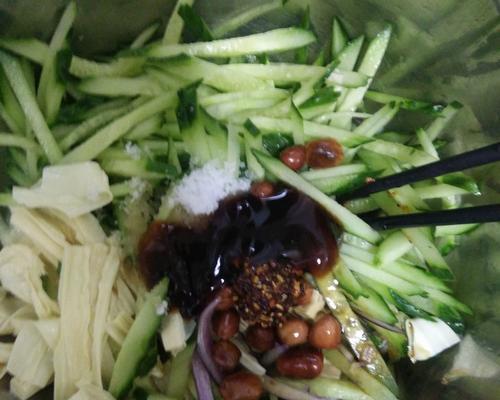 糖醋拌黄瓜怎么做？步骤和技巧有哪些？