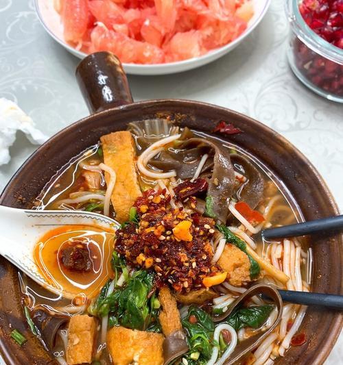 豌豆酱肉丁米粉怎么做？详细步骤和技巧是什么？