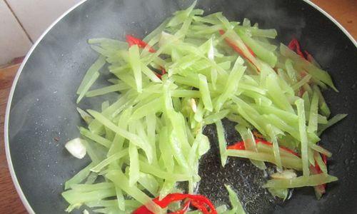 莴笋丝炒韭菜怎么做？步骤和技巧是什么？