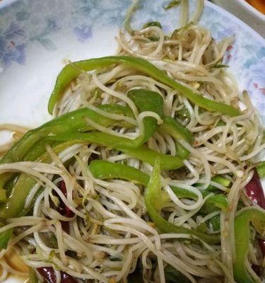 青椒豆芽怎么做？简单易学的家常做法是什么？