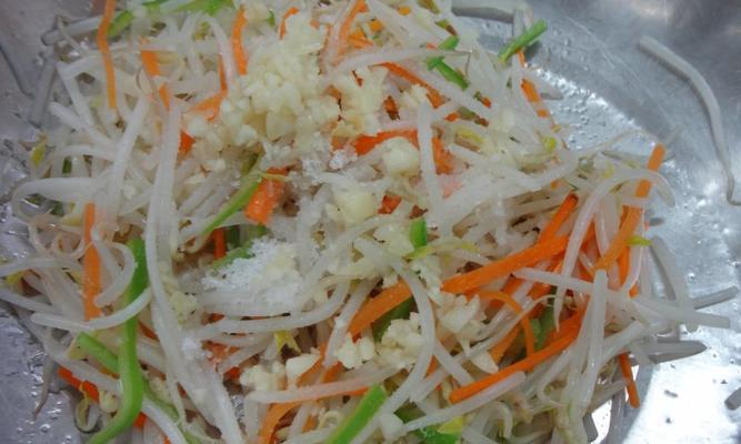 青椒豆芽怎么做？简单易学的家常做法是什么？