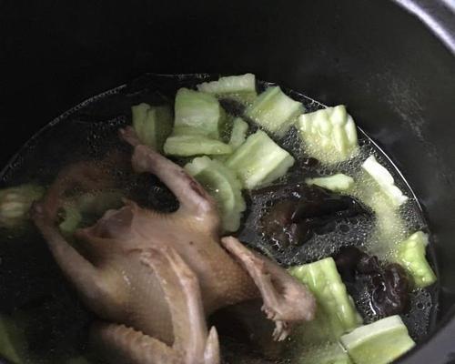 清炖菜鸽的做法是什么？步骤详细吗？