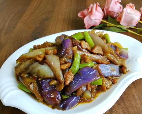 肉丁炒茄子怎么做？步骤和技巧有哪些？