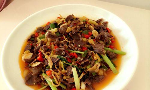 菠萝炒鸭胗的做法是什么？如何在家轻松制作？