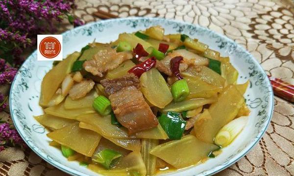 莴笋炒五花肉怎么做？步骤和技巧有哪些？