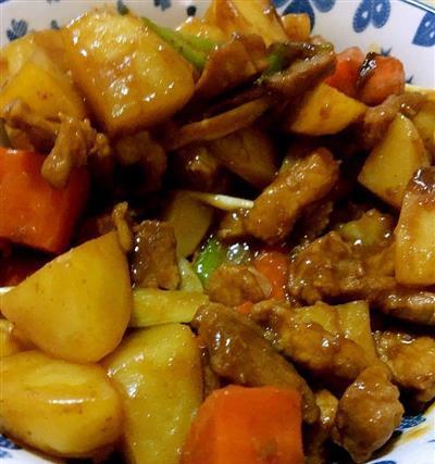 土豆胡萝卜烧肉的做法是什么？步骤详解如何做？