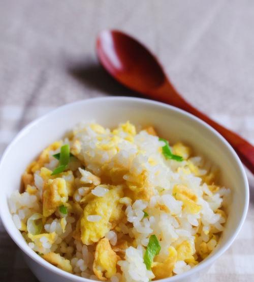 茶叶蛋炒饭怎么做？详细步骤和技巧是什么？