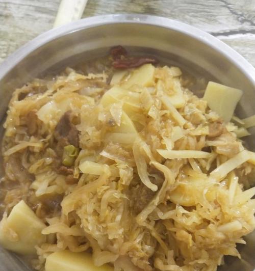 猪肉酸菜炖粉条怎么做？步骤详细吗？