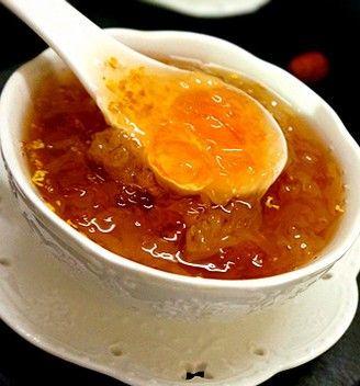 桃胶雪莲子银耳汤怎么做？有哪些健康益处？