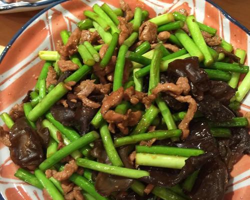 蒜苗炒肉片怎么做？步骤和技巧有哪些？