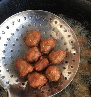 炸肉丸子的做法是什么？如何做出外酥里嫩的美味肉丸子？