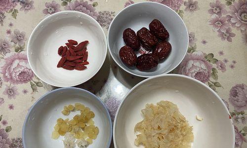 桃胶银耳枸杞红枣养生汤怎么做？有哪些健康益处？