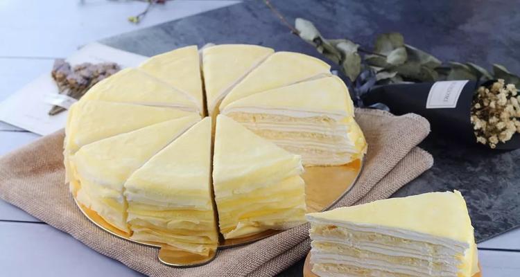 三色千层蛋糕皮怎么做？制作过程中有哪些常见问题？
