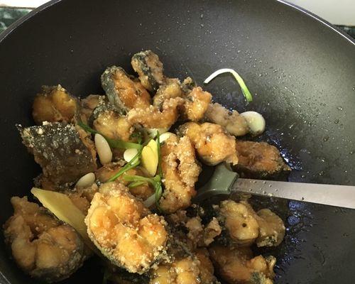 猪肉角煮炭火烧的做法是什么？步骤和技巧有哪些？