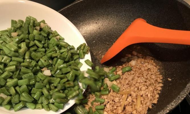 如何制作肉末橄榄菜四季豆？这道菜的正确步骤是什么？