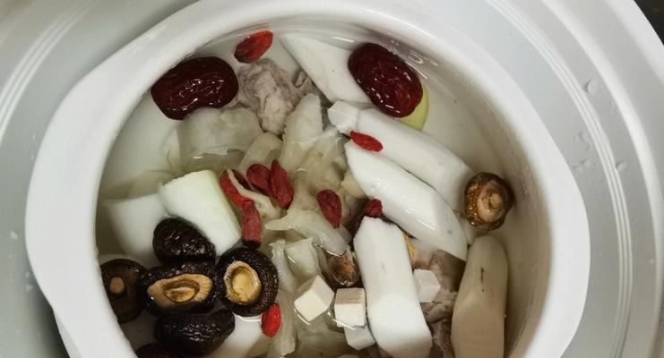 铁棍山药炖排骨怎么做？有哪些步骤和技巧？
