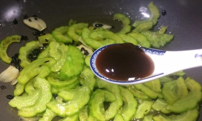 蒜头豆豉爆苦瓜的做法是什么？步骤详解如何做？