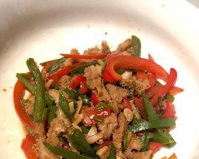 双椒炒牛肚丝怎么做？步骤和技巧有哪些？