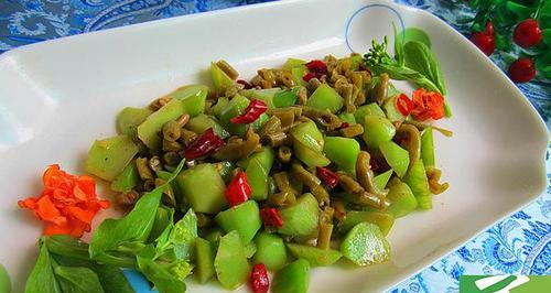 白玉菇炒莴笋怎么做？步骤和技巧有哪些？