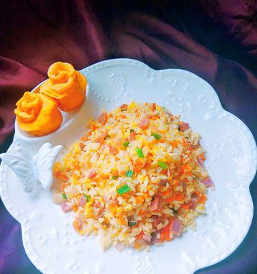 伪黄金炒饭宫子城怎么做？宫子城炒饭的独特制作方法是什么？