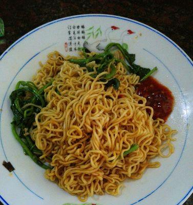 蒜薹拌面怎么做？详细步骤和技巧是什么？