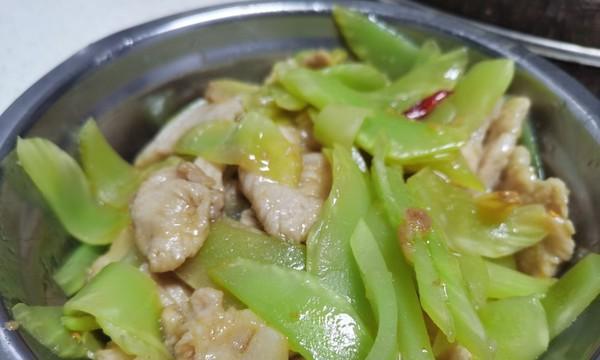 莴笋炒鸡肉怎么做？莴笋炒鸡肉的正确步骤是什么？