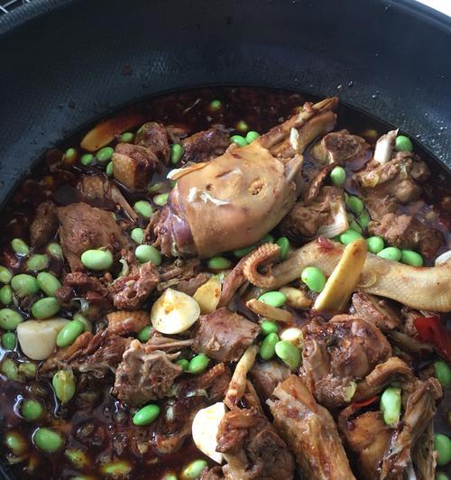 青豆焖排骨怎么做？步骤和技巧有哪些？