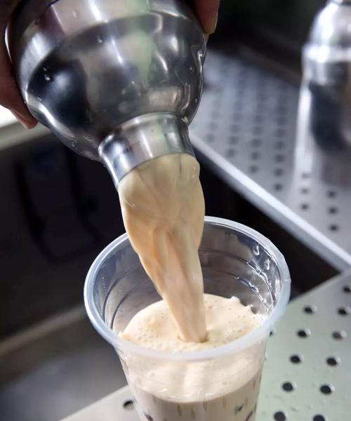 自制港式奶茶的做法是什么？步骤和材料有哪些？