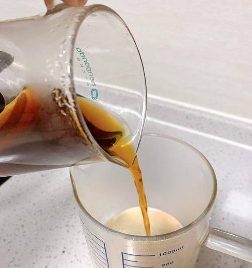 自制港式奶茶的做法是什么？步骤和材料有哪些？