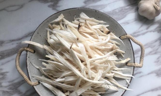 手撕鸡腿菇怎么做？详细步骤和技巧是什么？