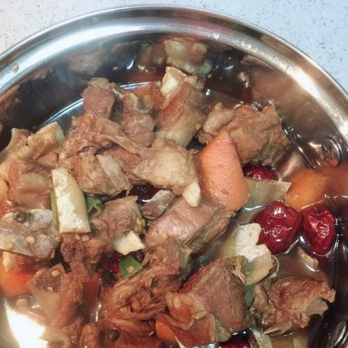 北疆风味肥羊排怎么做？有哪些独特步骤和技巧？