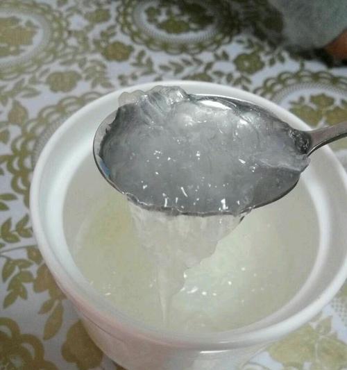 冰糖银耳炖燕窝怎么做？步骤和注意事项是什么？
