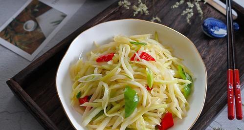 青椒炒野生菌怎么做？步骤和技巧有哪些？