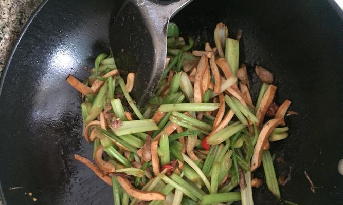 香干韭黄百财肉丝怎么做？步骤和技巧是什么？