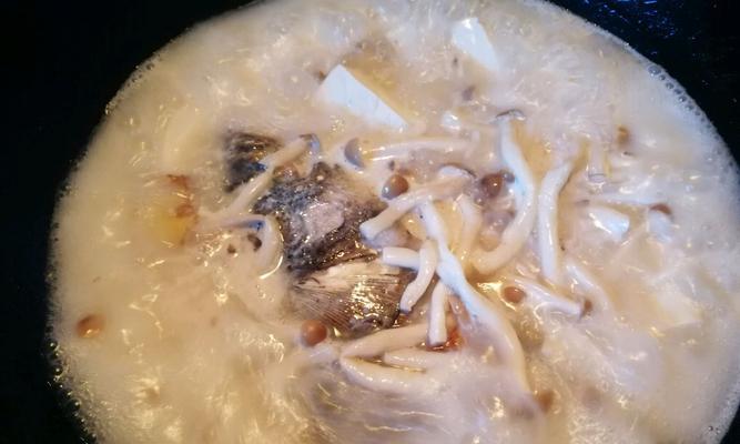 白菜豆腐鱼头汤怎么做？有哪些步骤和技巧？